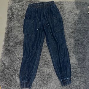Baggy jeans! So cute!